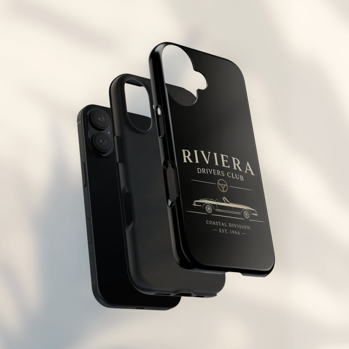JJ Luxury House Riviera Drivers telefoonhoesje met glanzende zwarte afwerking en vintage sportwagen graphic
