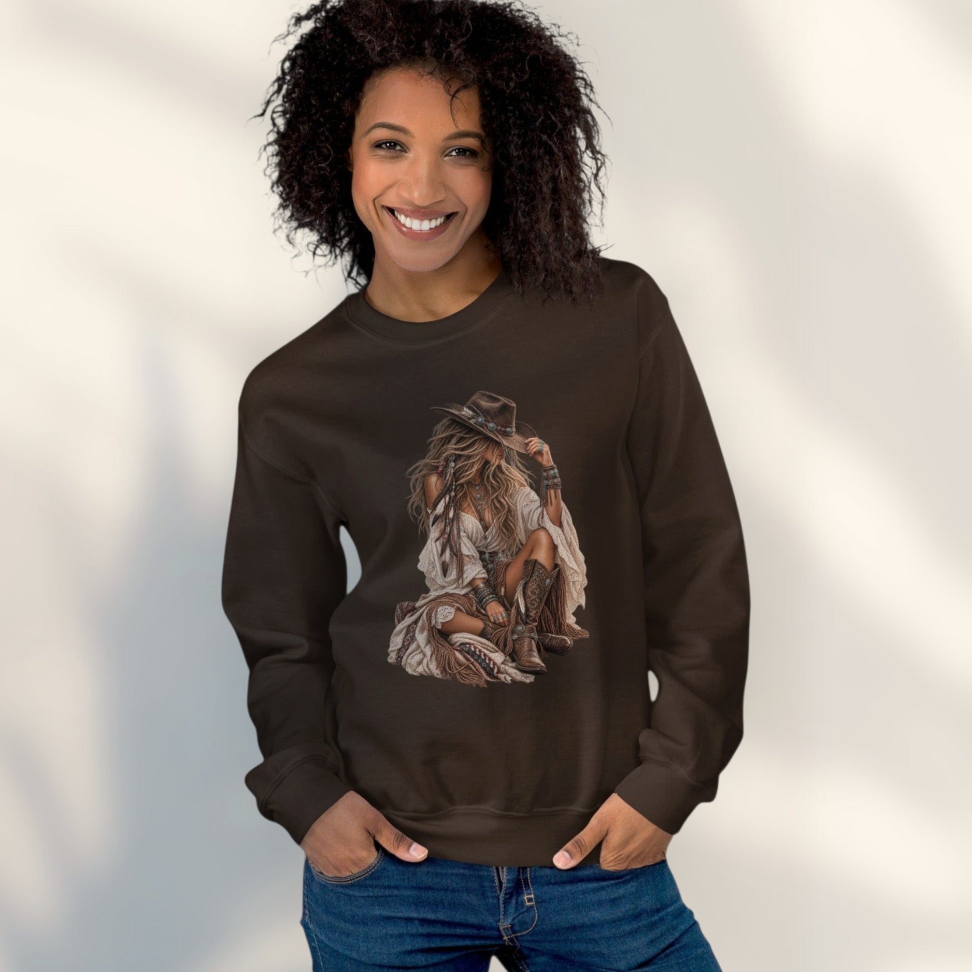 JJ Luxury House donkerbruine unisex sweater met een vintage western cowgirl illustratie en ronde hals.