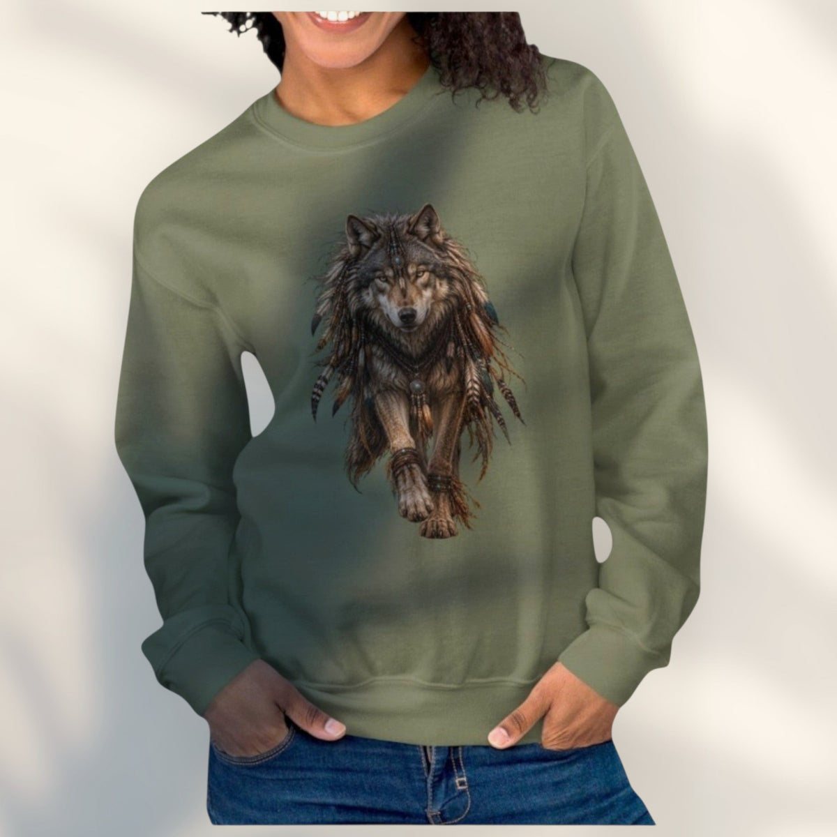 JJ Luxury House olijfgroene unisex sweater met gedetailleerde wolf-print en ronde hals voor een casual look.