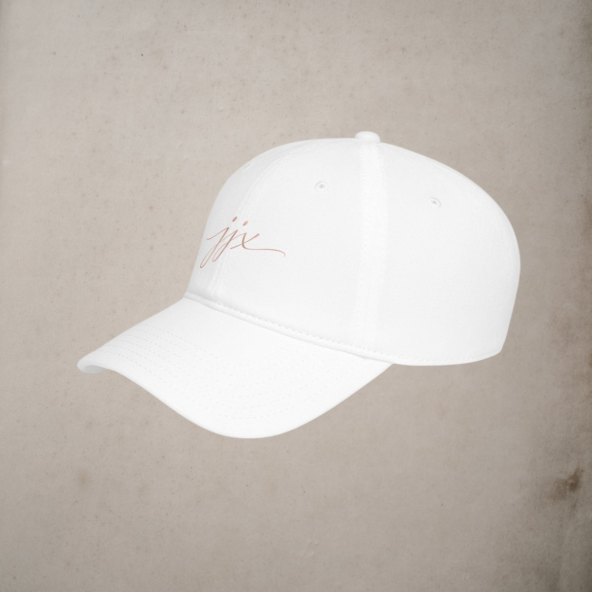 JJ Luxury House witte katoenen baseballcap met verfijnd goudkleurig borduursel op de voorzijde