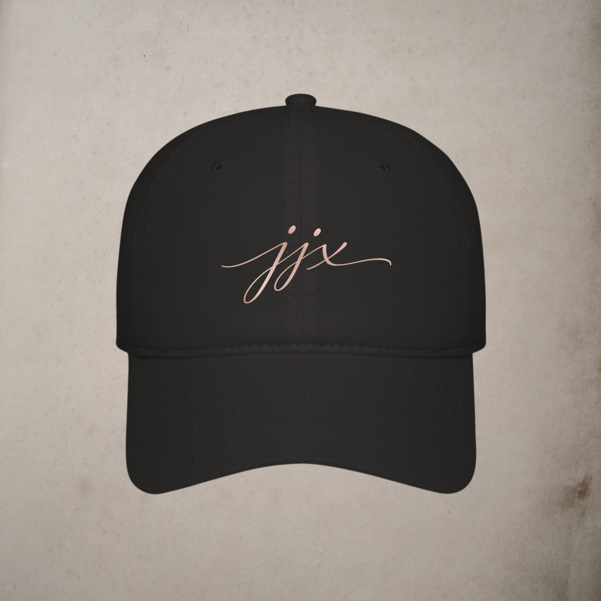 JJ Luxury House zwarte baseball cap van katoen met verfijnd roze geborduurd logo op de voorzijde